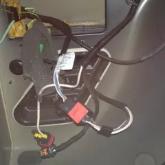 Podłączenie wiązki elektrycznej haka Peugeot Partner - uniknij problemów z instalacją