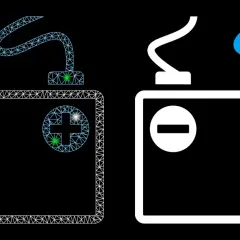 Akumulator z oznaczeniami biegunów plus i minus, gotowy do ładowania. Pytanie: jakim prądem ładować akumulator?