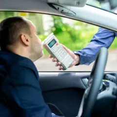Które badanie alkomatem jest wiążące i jak uniknąć problemów prawnych?