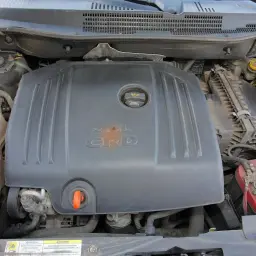 Silnik 2.0L CRD w Dodge Caliber. Opinie o tym silniku są różne, ale jego budowa jest widoczna.
