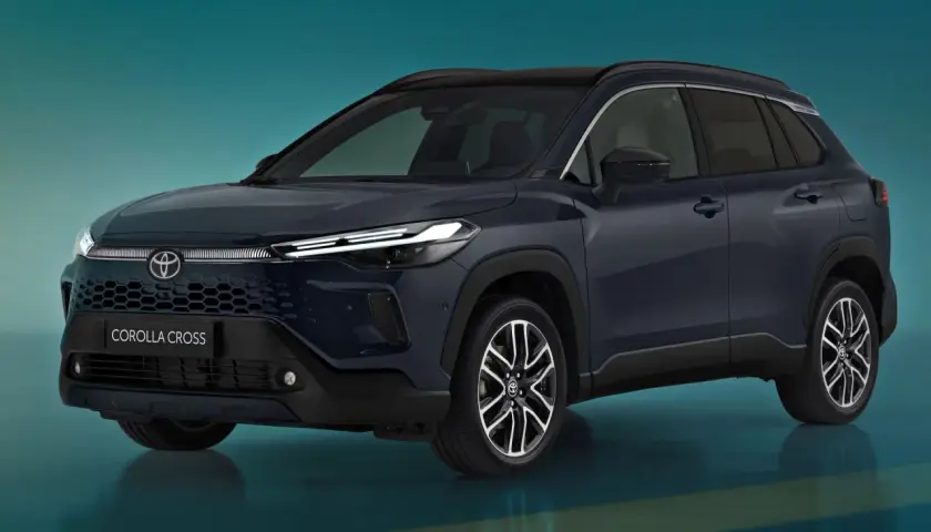 Ciemnogranatowy Toyota Corolla Cross Hybrid z nowoczesnymi światłami LED i charakterystycznym grillem.