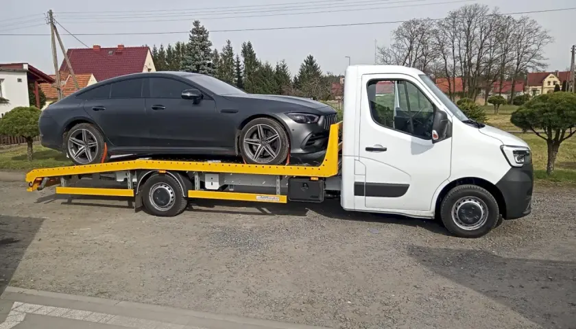 Czy wolno holować samochód na autostradzie? Przepisy i konsekwencje