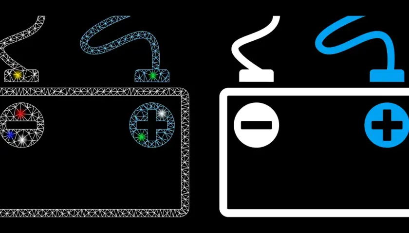Akumulator z oznaczeniami biegunów plus i minus, gotowy do ładowania. Pytanie: jakim prądem ładować akumulator?