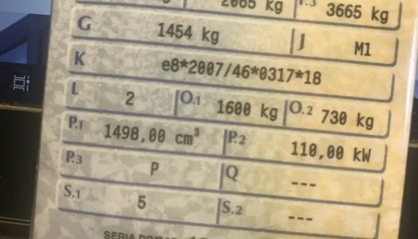 Dane techniczne pojazdu: dopuszczalna masa całkowita 3665 kg, masa własna 1454 kg, moc 110 kW.