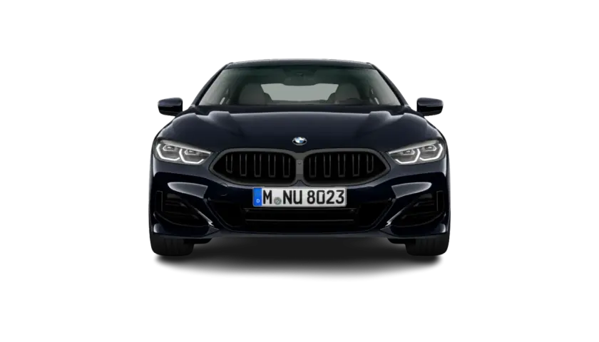 Eleganckie BMW 840i w ciemnym kolorze, z charakterystyczną atrapą chłodnicy i ostrymi światłami LED, prezentuje się majestatycznie na czarnym tle.