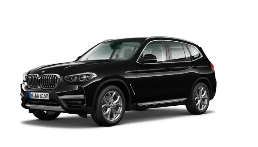 Elegancki, czarny x3 bmw z chromowanymi detalami i felgami stoi na białym tle.
