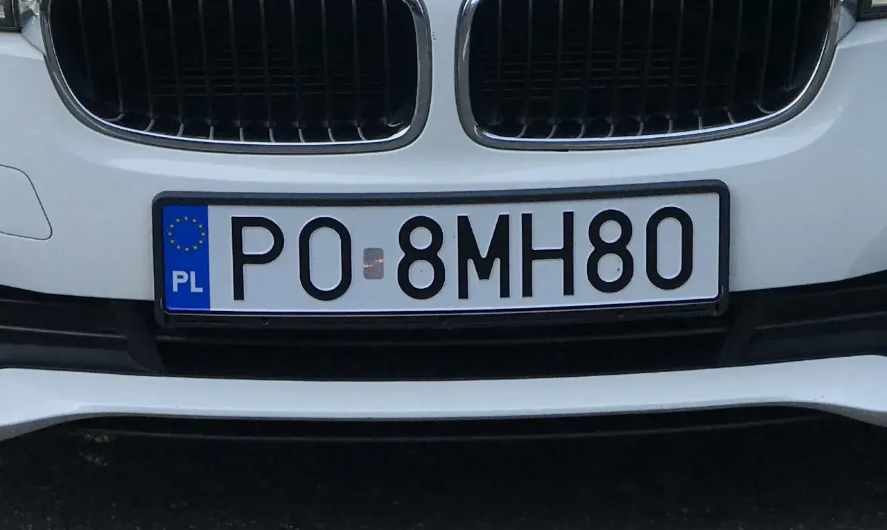 Polskie tablice rejestracyjne PO 8MH80.