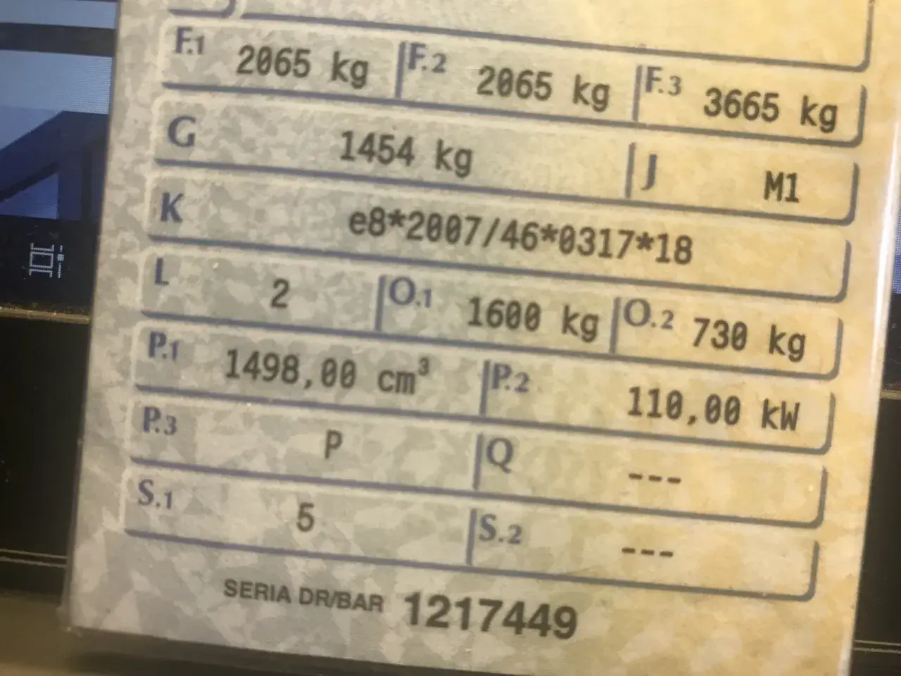 Dane techniczne pojazdu: dopuszczalna masa całkowita 3665 kg, masa własna 1454 kg, moc 110 kW.