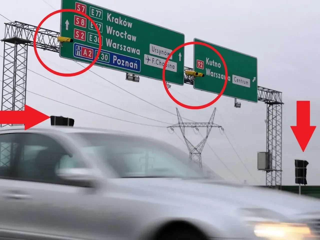 Kamery do odcinkowego pomiaru prędkości S8 nad drogą. Znak kieruje do Krakowa, Wrocławia, Warszawy, Poznania, Kutna.